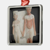 Amenophis IVおよびNefertitiの小像 メタルオーナメント (左)