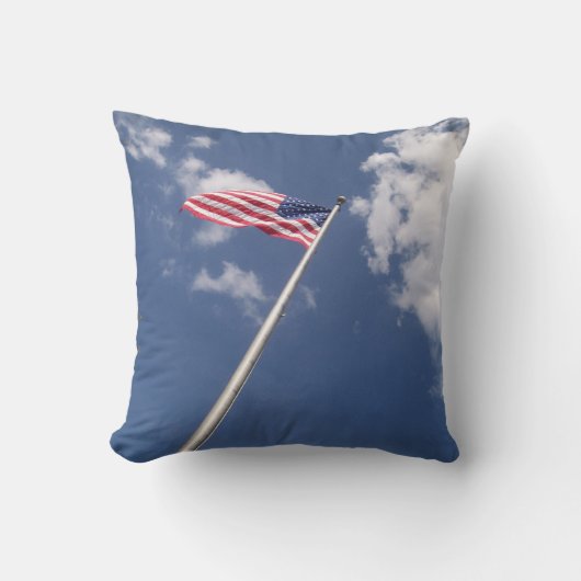 Amercanの旗の青空の雲 クッション (正面)