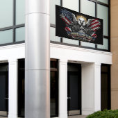 America 250 Patriotic Eagle and Military Tribute  横断幕 (ビルの外側)