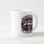 America 250 Patriotic Vintage Design Tri-Blend ジャンボコーヒーマグカップ (正面右)