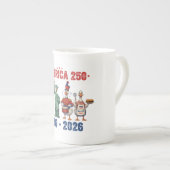 America 250 Silly Geese Funny Patriotic Coffee Mug ボーンチャイナマグカップ (正面右)