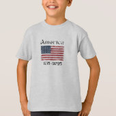 America Flag 1776 to 2026 Kids 250th Anniversary  Tシャツ (正面)