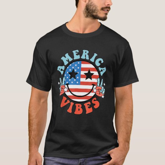 America Vibes Happy Face Smile American Flag 4th O Tシャツ (正面)