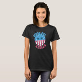 America Vibes Smile Face US Flag Retro Groovy 4th  Tシャツ (正面フル)