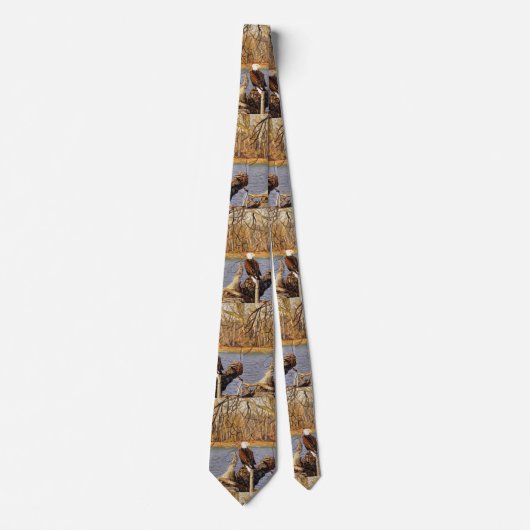 American Bald Eagle Perched on a Log ネクタイ (正面)