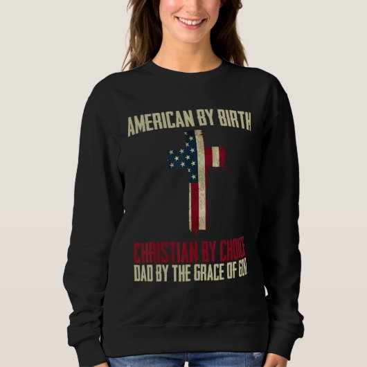 American By Birth Christian By Choice Dad By The G スウェットシャツ (正面)
