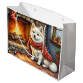 American Eskimo Fireplace with Christmas Lights ラージペーパーバッグ (裏面アングル)