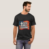 American Flag Faith Family Dom Christian  Tシャツ (正面フル)