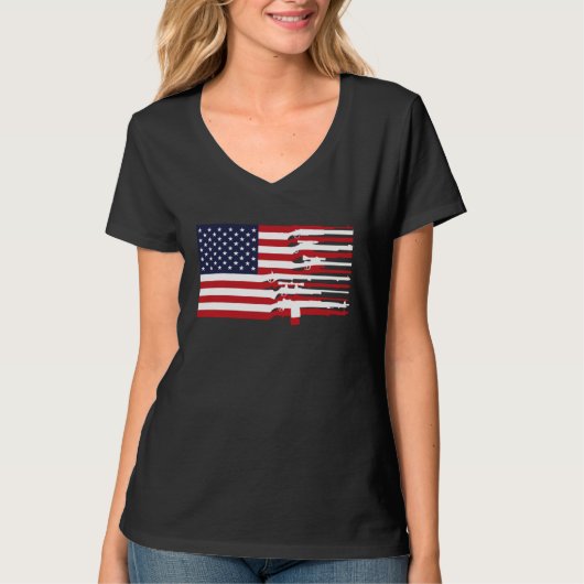 American Flag Firearms Weapons USA 4th of July Tシャツ (正面)