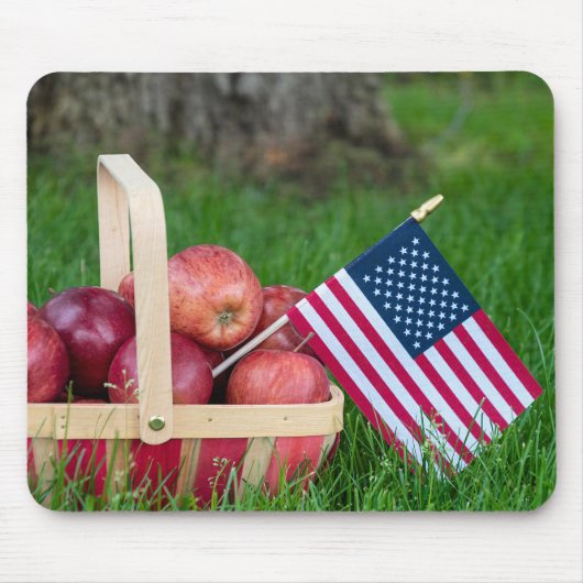American flag in apple basket マウスパッド (正面)