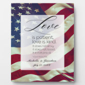 American Flag Love is Patient Bible Patriotic Wedd フォトプラーク (正面)