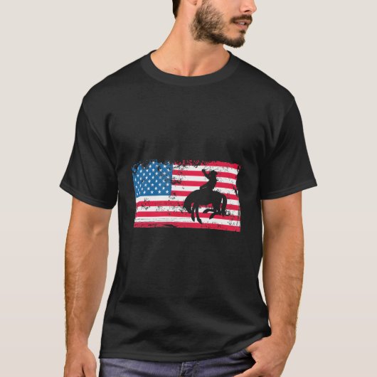 American Flag Rodeo Bronc Horse Riding Cow Cow Tシャツ (正面)