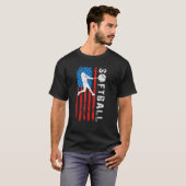American Flag Softball Dad Sport Player Happy Fath Tシャツ (正面フル)