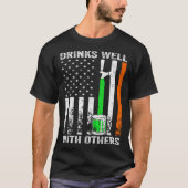 American Flag St Patrick s Day Beer Drinks Well Wi Tシャツ (正面)