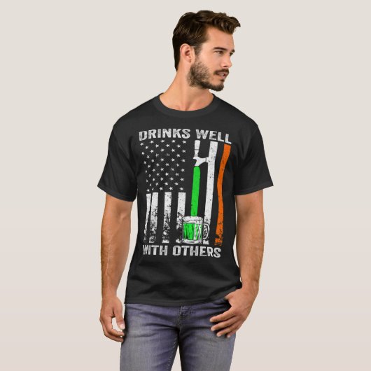 American Flag St Patrick s Day Beer Drinks Well Wi Tシャツ (正面フル)
