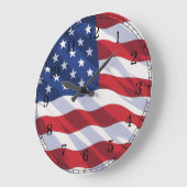 American Flag Wall Clock — Waving Flag Design ラージ壁時計 (傾斜)