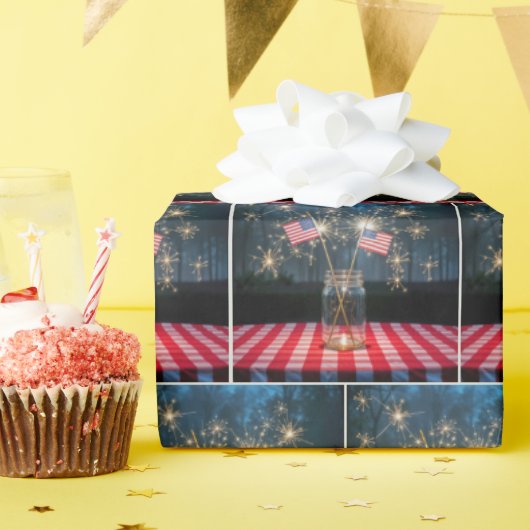American Flags With Sparklers In a Mason Jar ラッピングペーパー (誕生日パーティー)