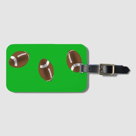 American football balls on green ラゲッジタグ (正面横)