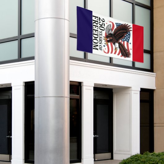 American Freedom 250‑Year Tribute 横断幕 (ビルの外側)