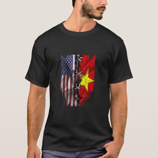 American Grown Vietnamese Roots USA Vietnam Flag Tシャツ (正面)