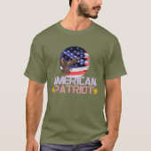 American Patriot – Bold Independence Day Gift  Tシャツ (正面)