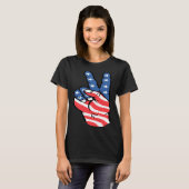 American Peace Flag  Patriotic 4th of July Hand Si Tシャツ (正面フル)