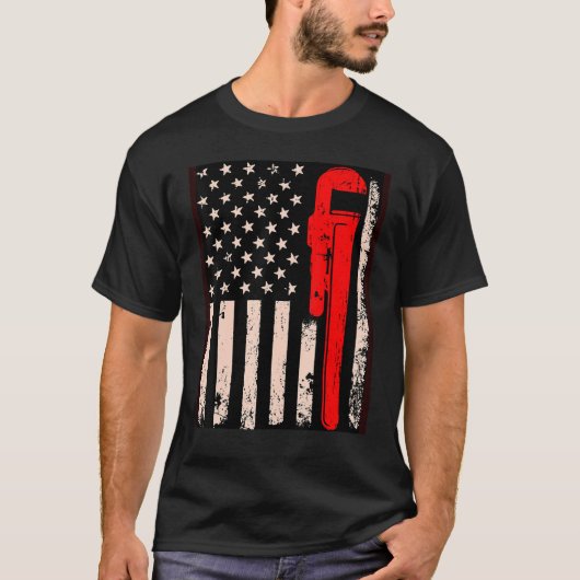American Plumber Flag Patriotic Plumbing Wrench Pi Tシャツ (正面)