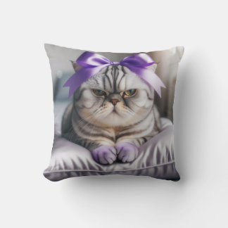 American Shorthair Cat with a Bow クッション