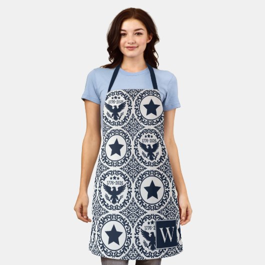 Americana Heritage Eagle Medallion Monogram エプロン (着用した状態)