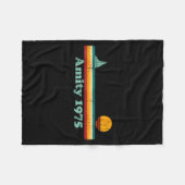 Amity 1975 Retro Sailboat And Sunset Design Idea  フリースブランケット (正面(横))