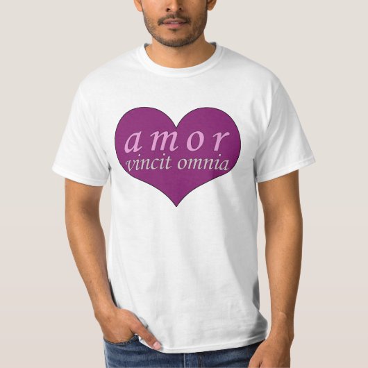 Amor Vincit Omnia愛はすべてのバレンタインデーを征服します Tシャツ (正面)