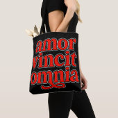 Amor vincit omnia トートバッグ (クローズアップ)