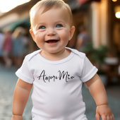 Amore Mio Chic Black Script on White ベビーボディスーツ