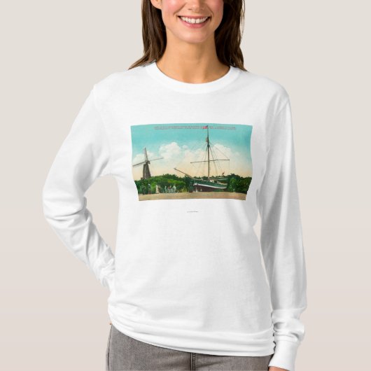 Amundsenの北極Sloopの眺め Tシャツ (正面)