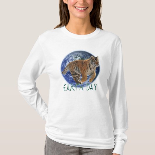 Amur Tiger Cub & Planet Earth Dayワイルドライフシャツ Tシャツ (正面)