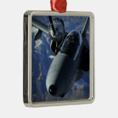 AMXイタリアンはKC-10Aエクステンダーによって給油される メタルオーナメント (右)