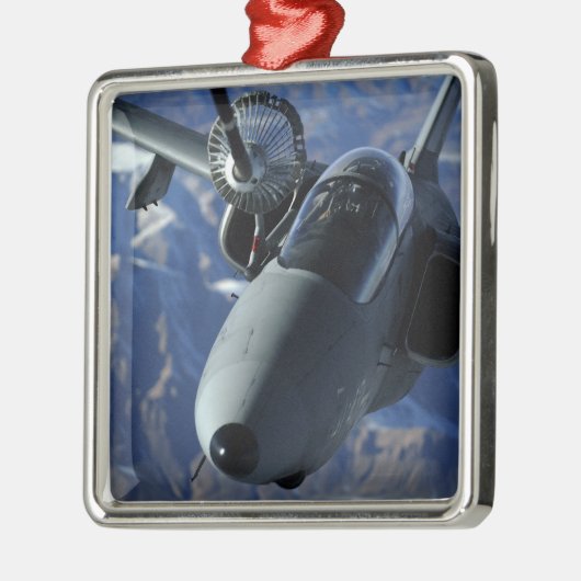 AMXイタリアンはKC-10Aエクステンダーによって給油される メタルオーナメント (左)