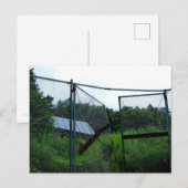 An abandoned house beyond the broken fence. ポストカード (正面/裏面)