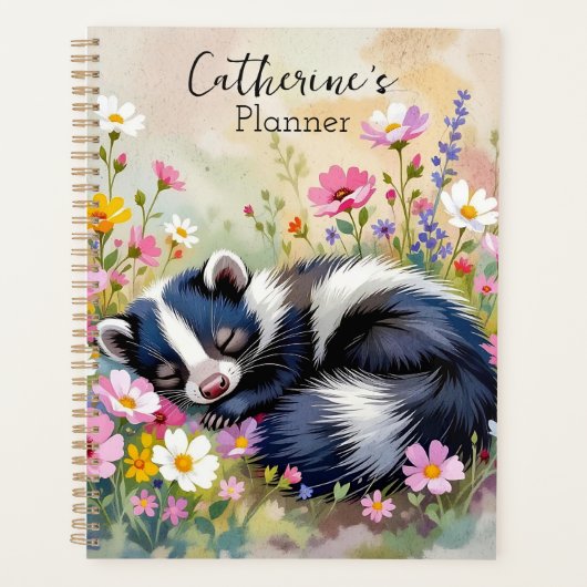 An Adorable Skunk Napping in Flowers Personalized プランナー手帳 (正面)