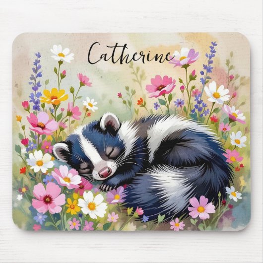 An Adorable Skunk Napping in Flowers Personalized マウスパッド (正面)