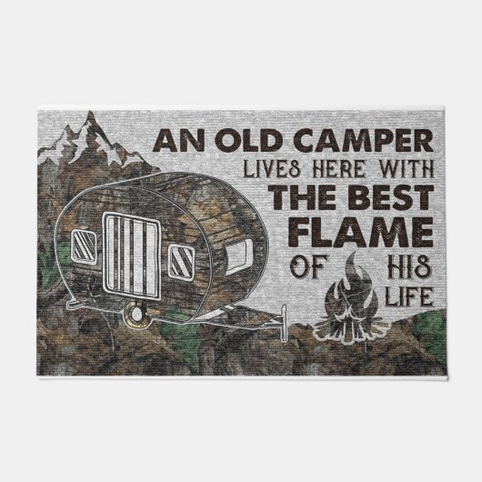 An Old Camper Live Here Doormat, Camping Decor ドアマット (正面)