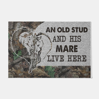 An Old Stud And His Mare Live Here ドアマット