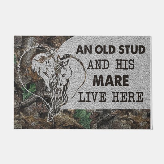 An Old Stud And His Mare Live Here ドアマット (正面)