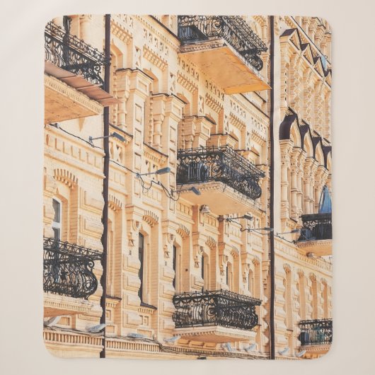 An old yellow house with wrought-iron balconies. f シェルパブランケット (正面)