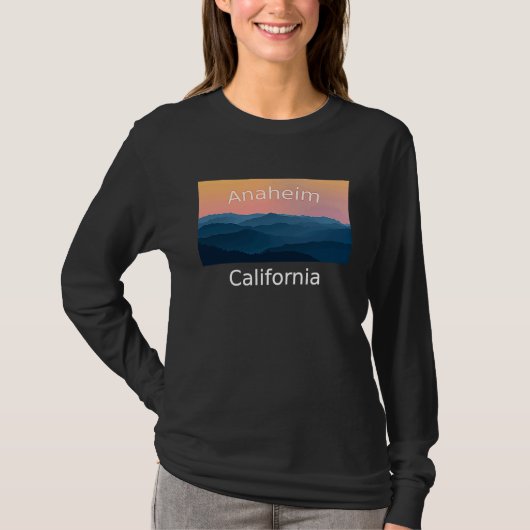 Anaheim California Mountain sunset hometown Tシャツ (正面)