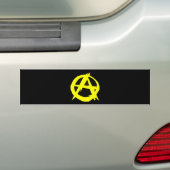 Anarchoの資本主義の黒いおよび黄色旗 バンパーステッカー (車上)