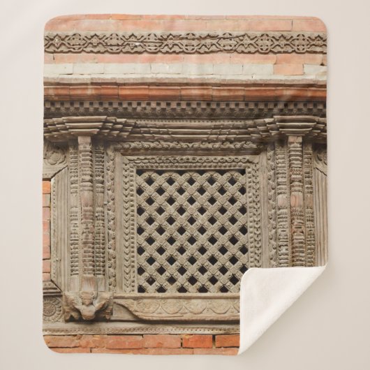 Ancient window in Nasal Chowk Courtyard of Hanuman シェルパブランケット (正面)