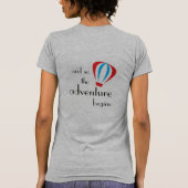 。.and従って冒険はTシャツを始めます Tシャツ (裏面)