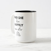 And She Ran Happily Ever After Running Marathon ツートーンマグカップ (正面左)
