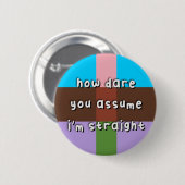 Androflexibleプライド- "How Dare You Assume" - LGBT 缶バッジ (正面&裏面)
